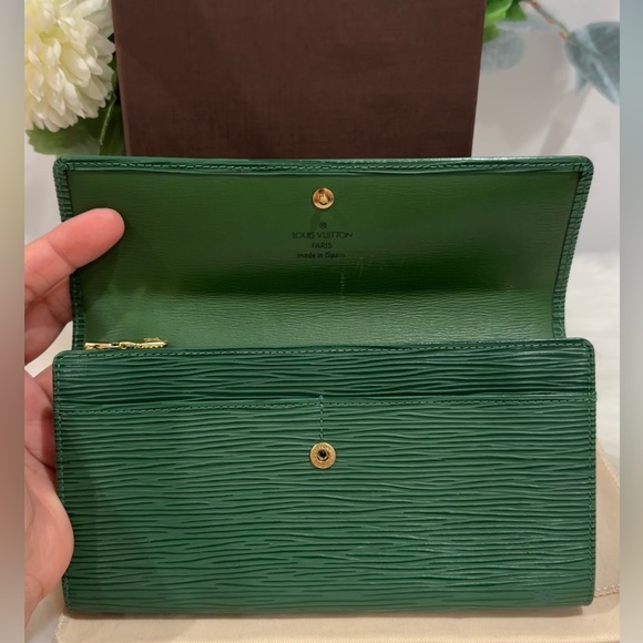 GORGEOUS GREEN AUTH LOUIS VUITTON EPISODE SARAH WALLET WOC BOX & DUST BAG - Picture 4 of 16